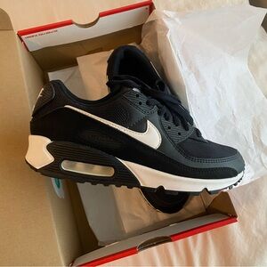 Brand New Women’s Nike Air Max 90